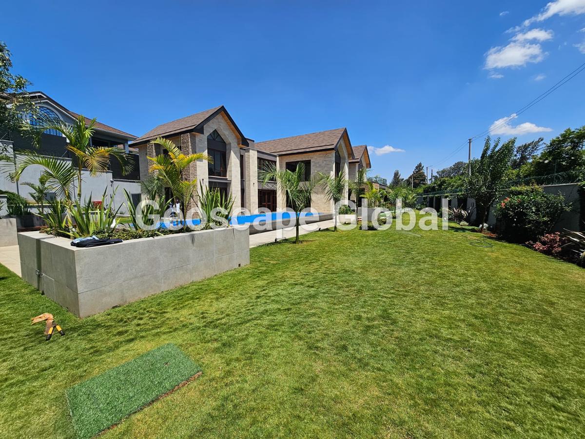 5 Bed House with En Suite in Runda - 1