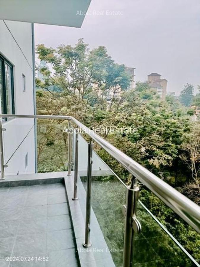 3 Bed Apartment with En Suite in Riverside - 3