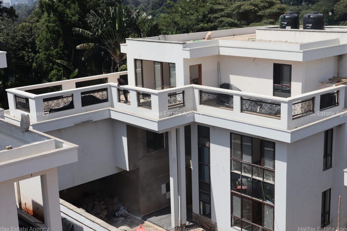 5 Bed Villa with En Suite at Kyuna Road - 2