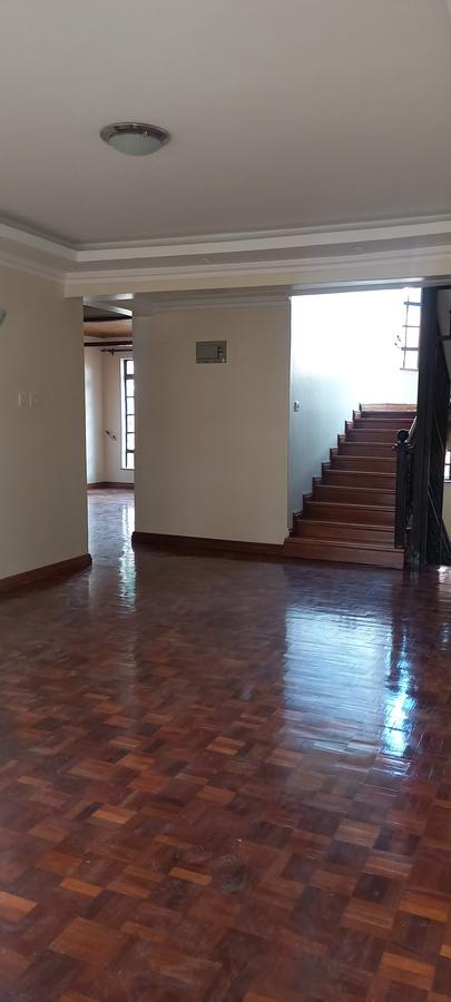 5 Bed Townhouse with En Suite in Lavington - 17