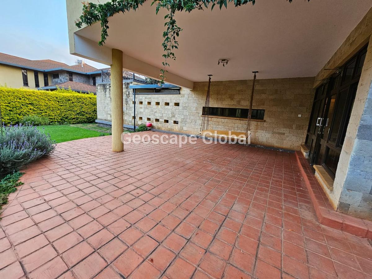 5 Bed House with En Suite in Runda - 16