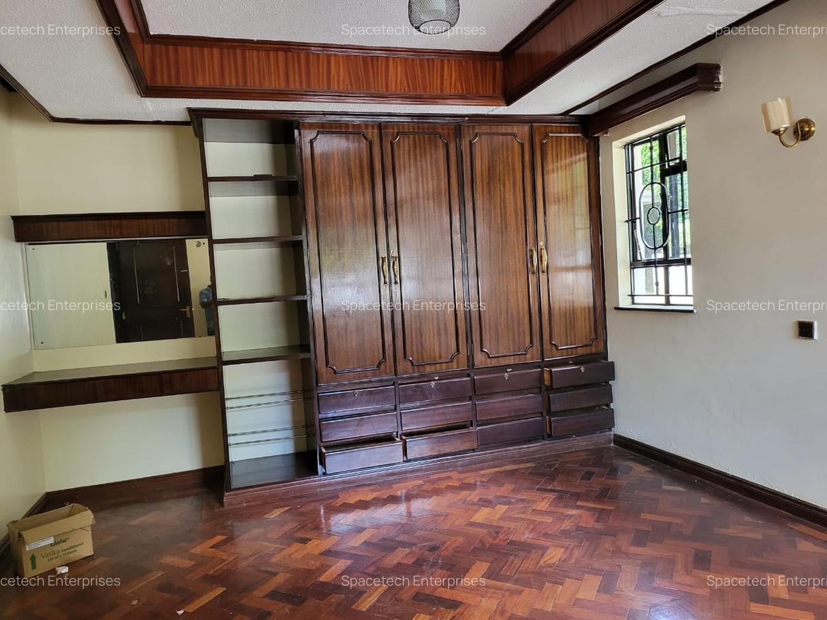 4 Bed House with En Suite in Runda - 11