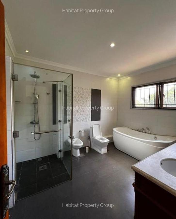 5 Bed House with En Suite in Lavington - 6