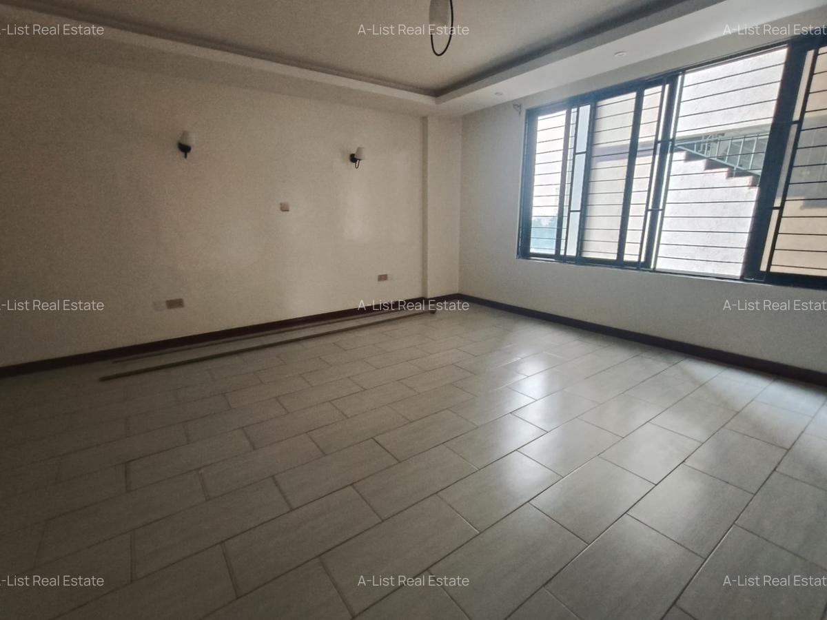 3 Bed Apartment with En Suite at 4Th Parklands - 4
