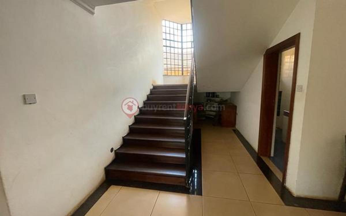 7 Bed Townhouse with En Suite at Runda - 11