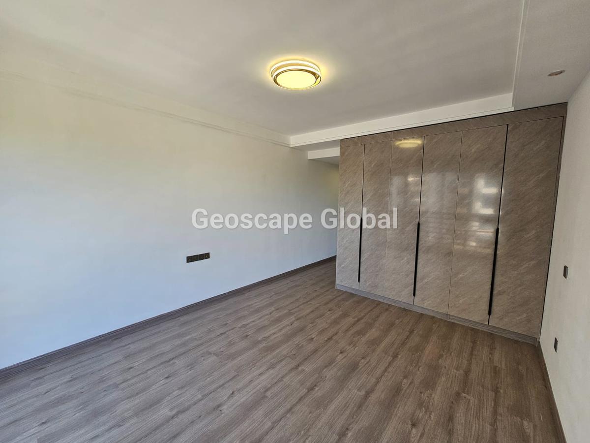 3 Bed Apartment with En Suite in Riverside - 3