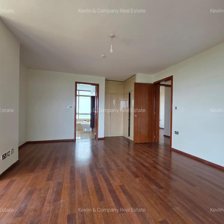 3 Bed Apartment with En Suite in Parklands - 18