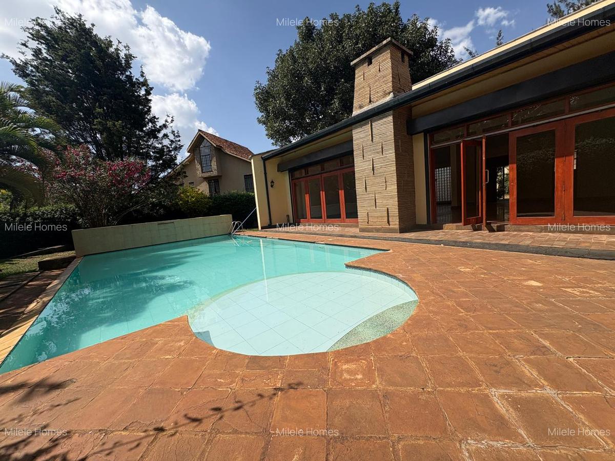 4 Bed Villa with En Suite at Eagle Park - 1