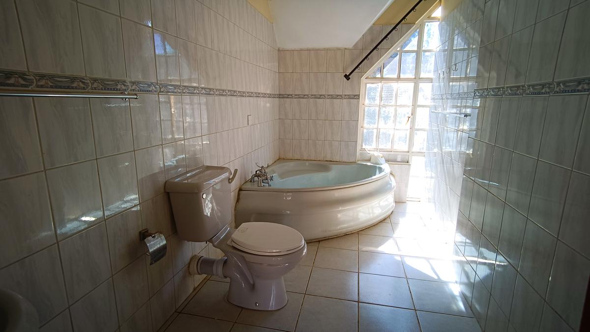 4 Bed Townhouse with En Suite at Westlands - 12