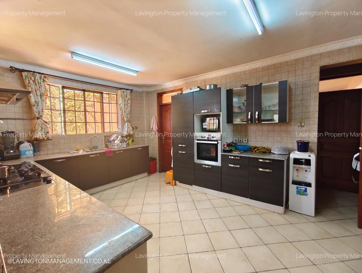 5 Bed Townhouse with En Suite at Lavington Green - 6