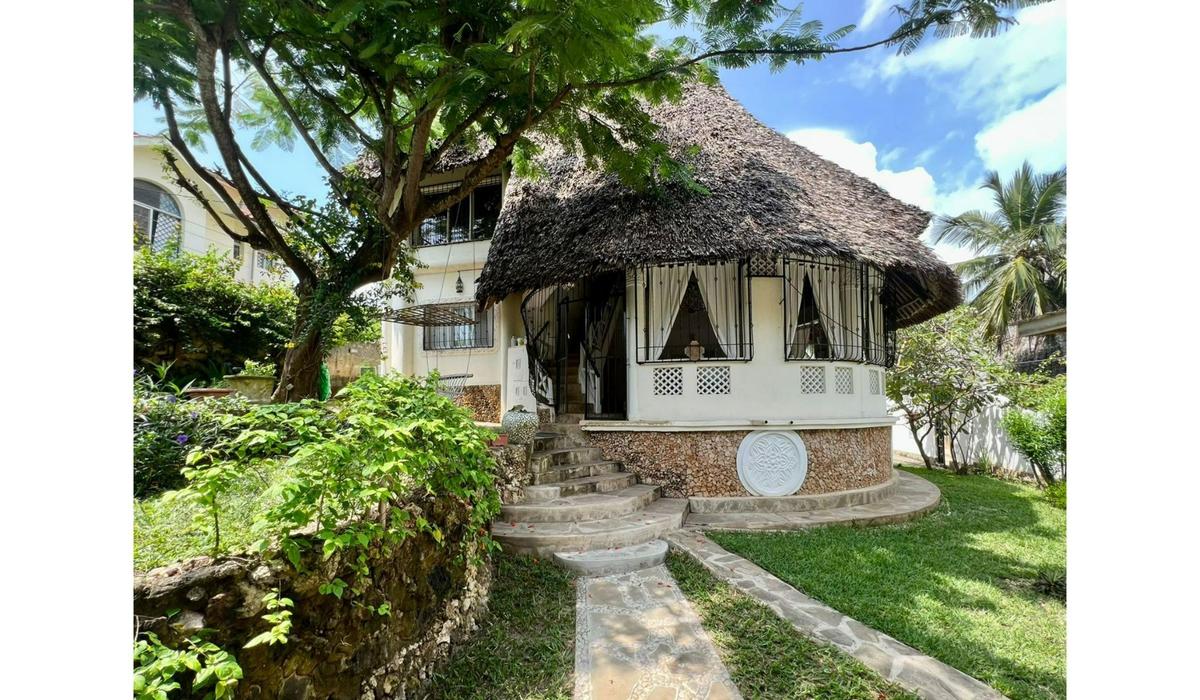 4 Bed House with Swimming Pool in Diani - 1