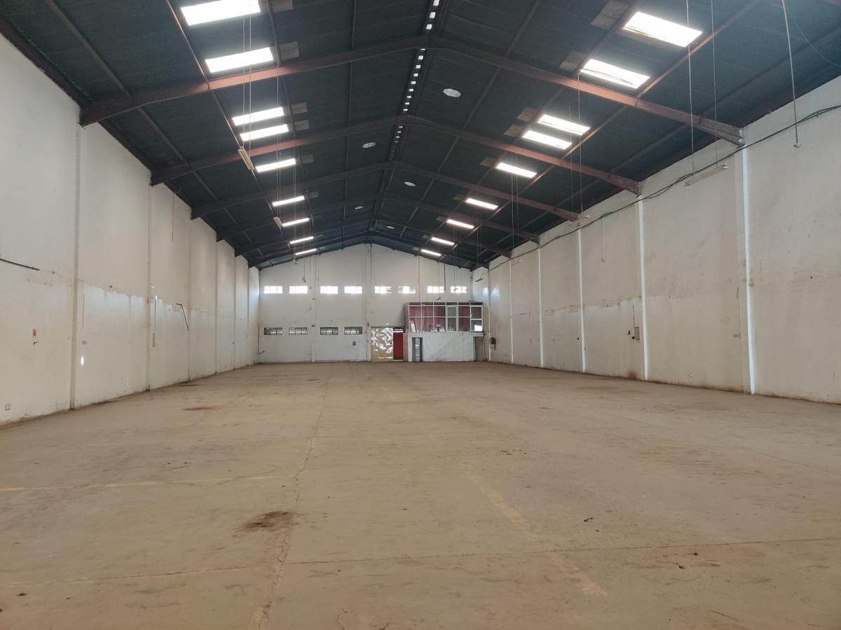 18,000 ft² Warehouse with Parking in Mombasa Road