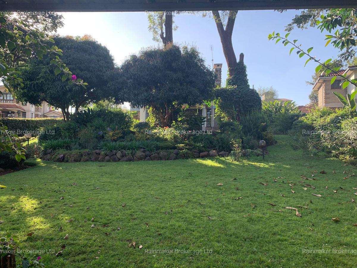 4 Bed House with En Suite in Rosslyn - 12