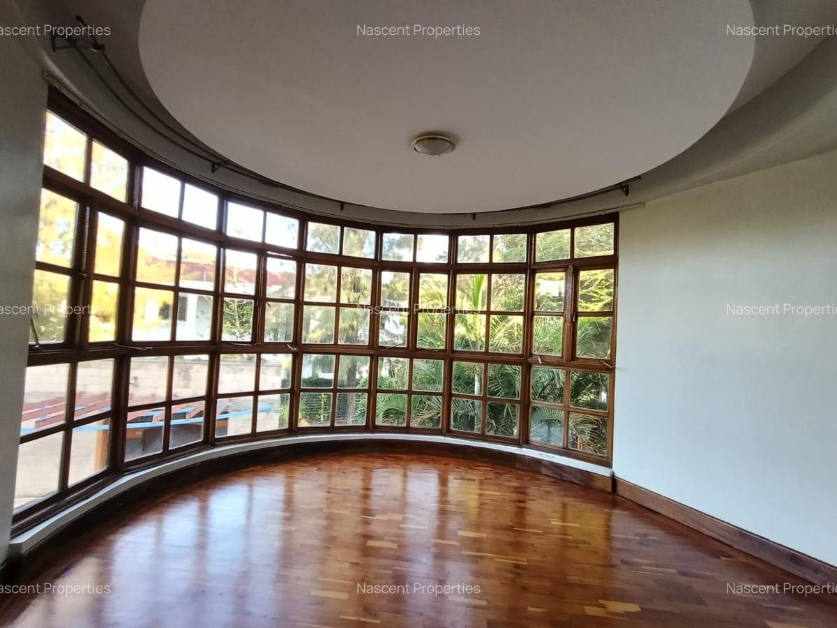 4 Bed House with En Suite in Runda - 10