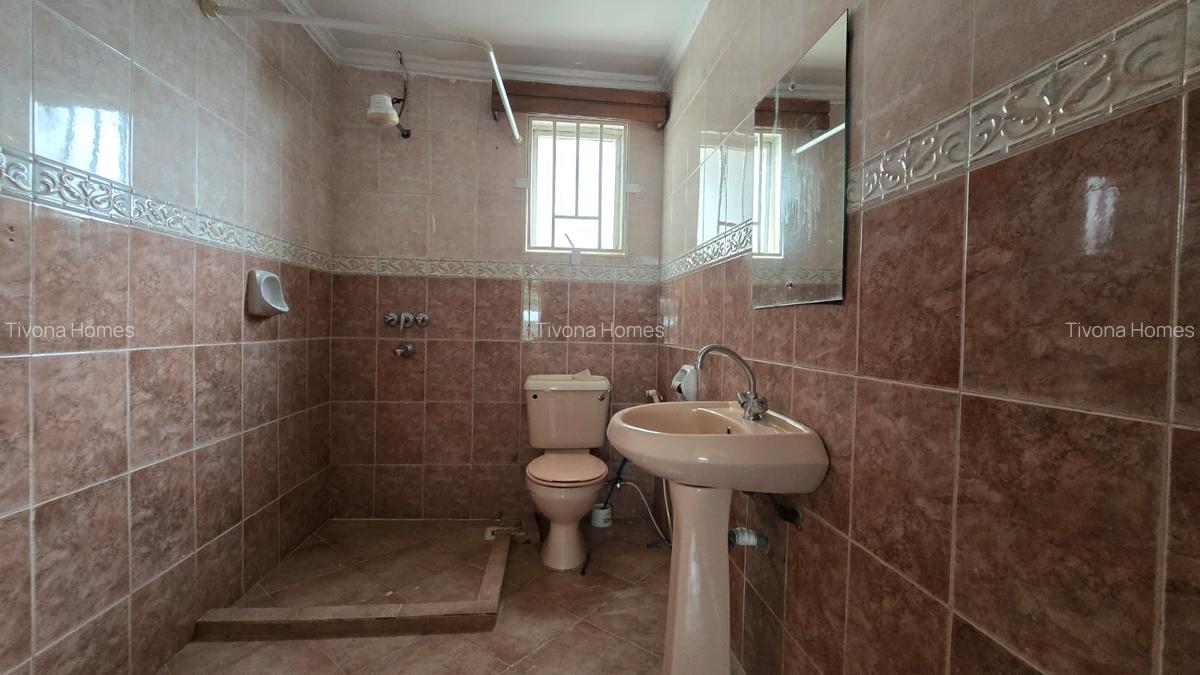 4 Bed House with En Suite in Lavington - 10