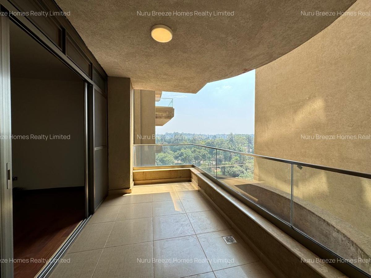 3 Bed Apartment with En Suite in Parklands - 8