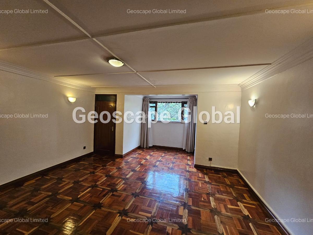 5 Bed House with En Suite in Runda - 12