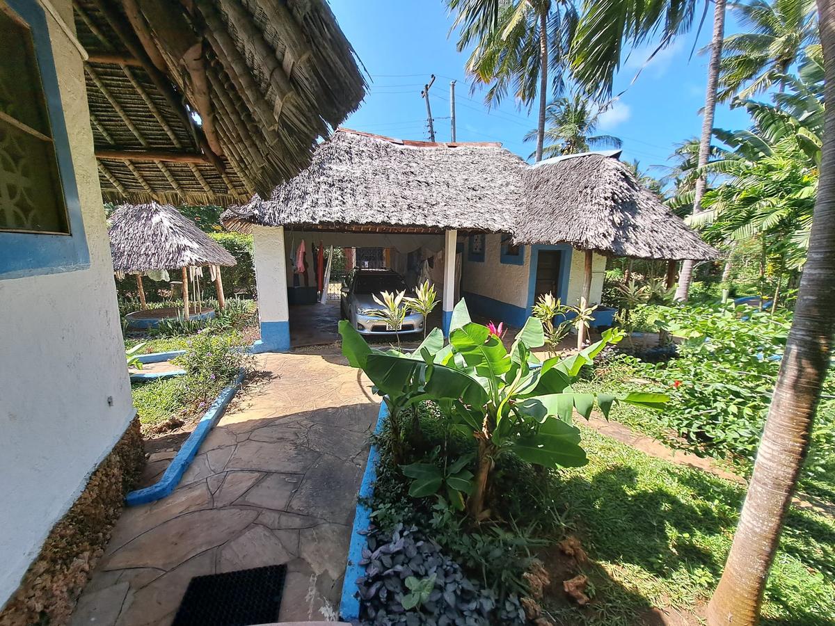 4 Bed Villa with En Suite at Diani Beach - 2