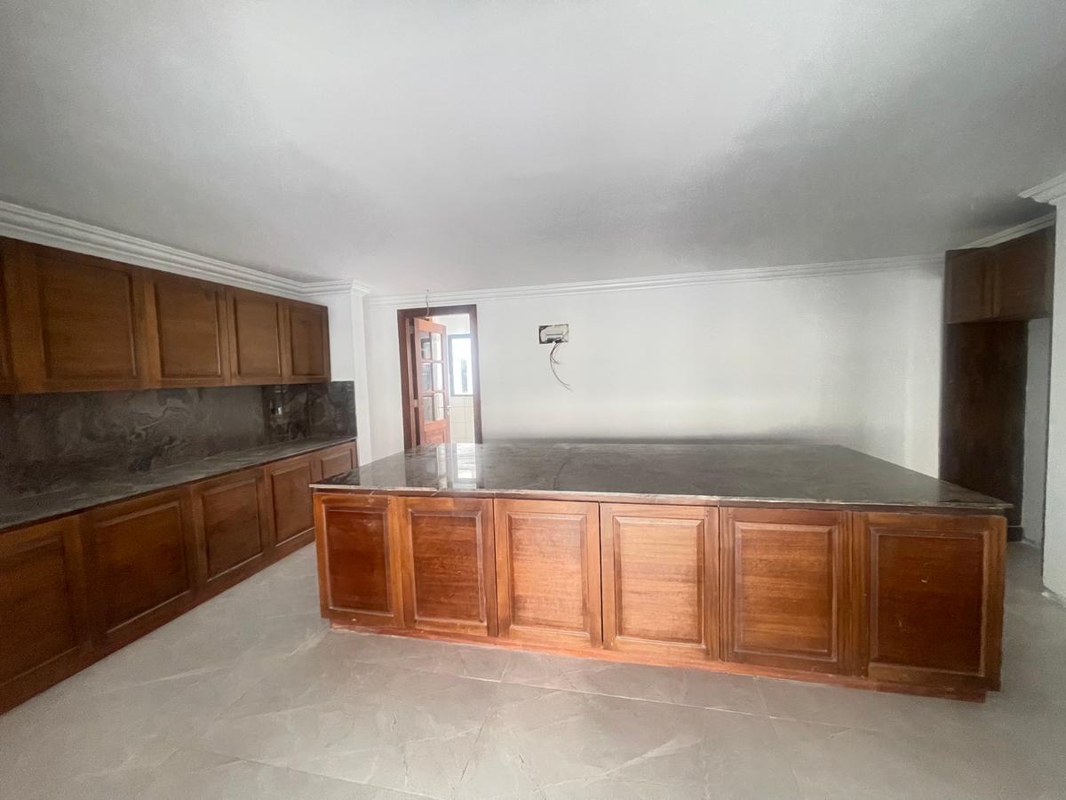 6 Bed Apartment with En Suite in Kileleshwa - 11