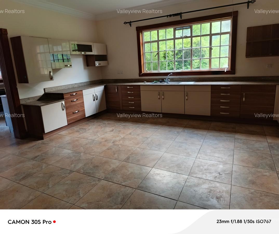 4 Bed Townhouse with En Suite at Lavington - 7