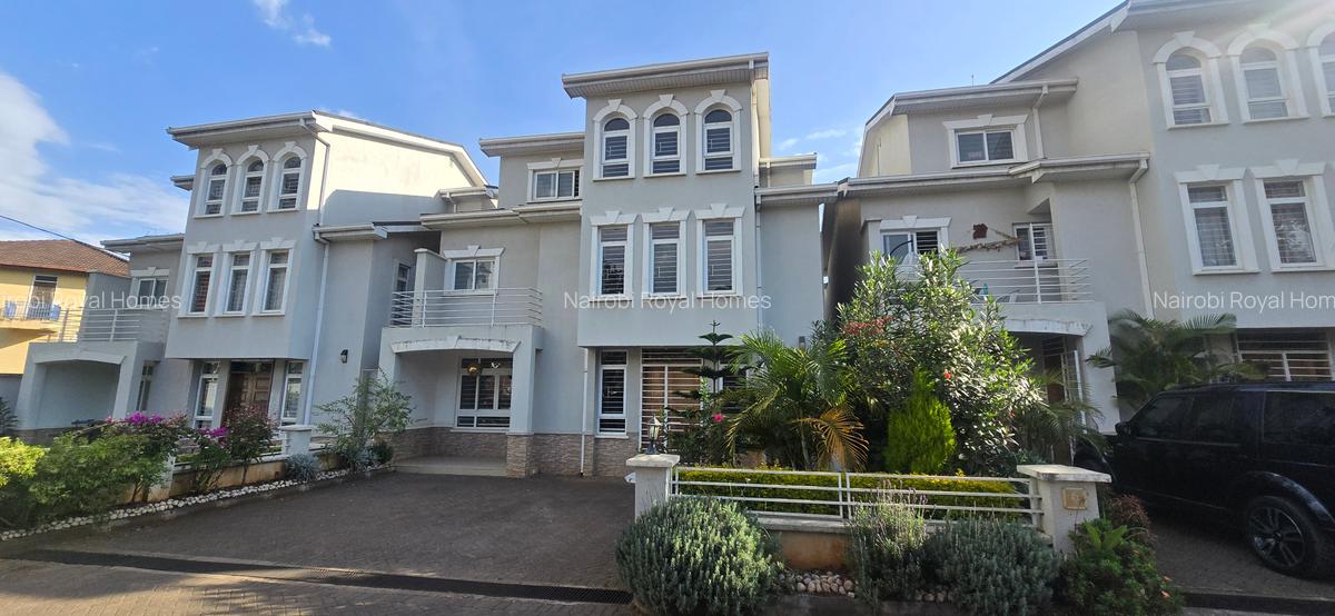 5 Bed Townhouse with En Suite at Lavington Road - 12