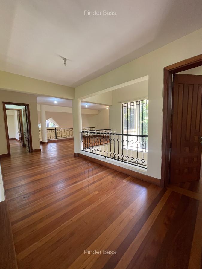 5 Bed Townhouse with En Suite in Lavington - 10