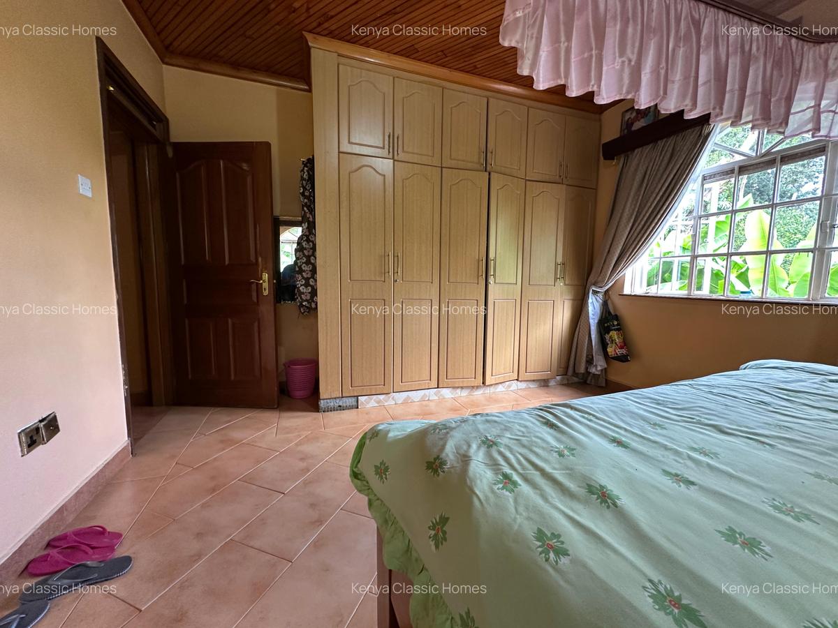 5 Bed House with En Suite at Lavington - 11