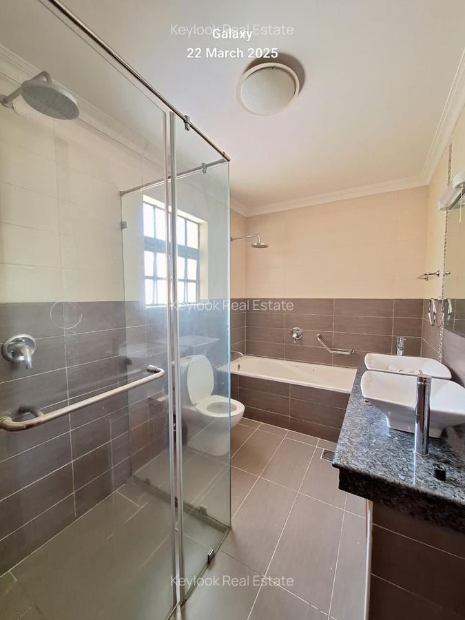4 Bed Townhouse with En Suite at Lavington - 10