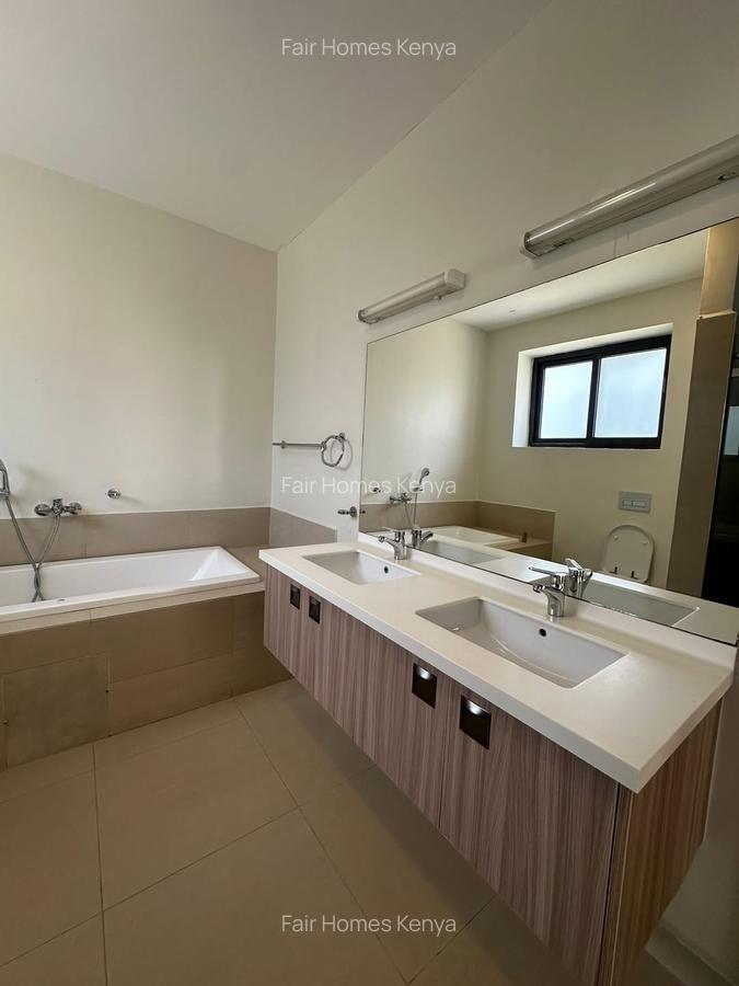 5 Bed Townhouse with En Suite at Lavington Green - 16
