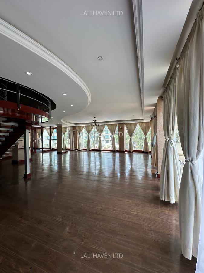 4 Bed Apartment with En Suite in Riverside - 2