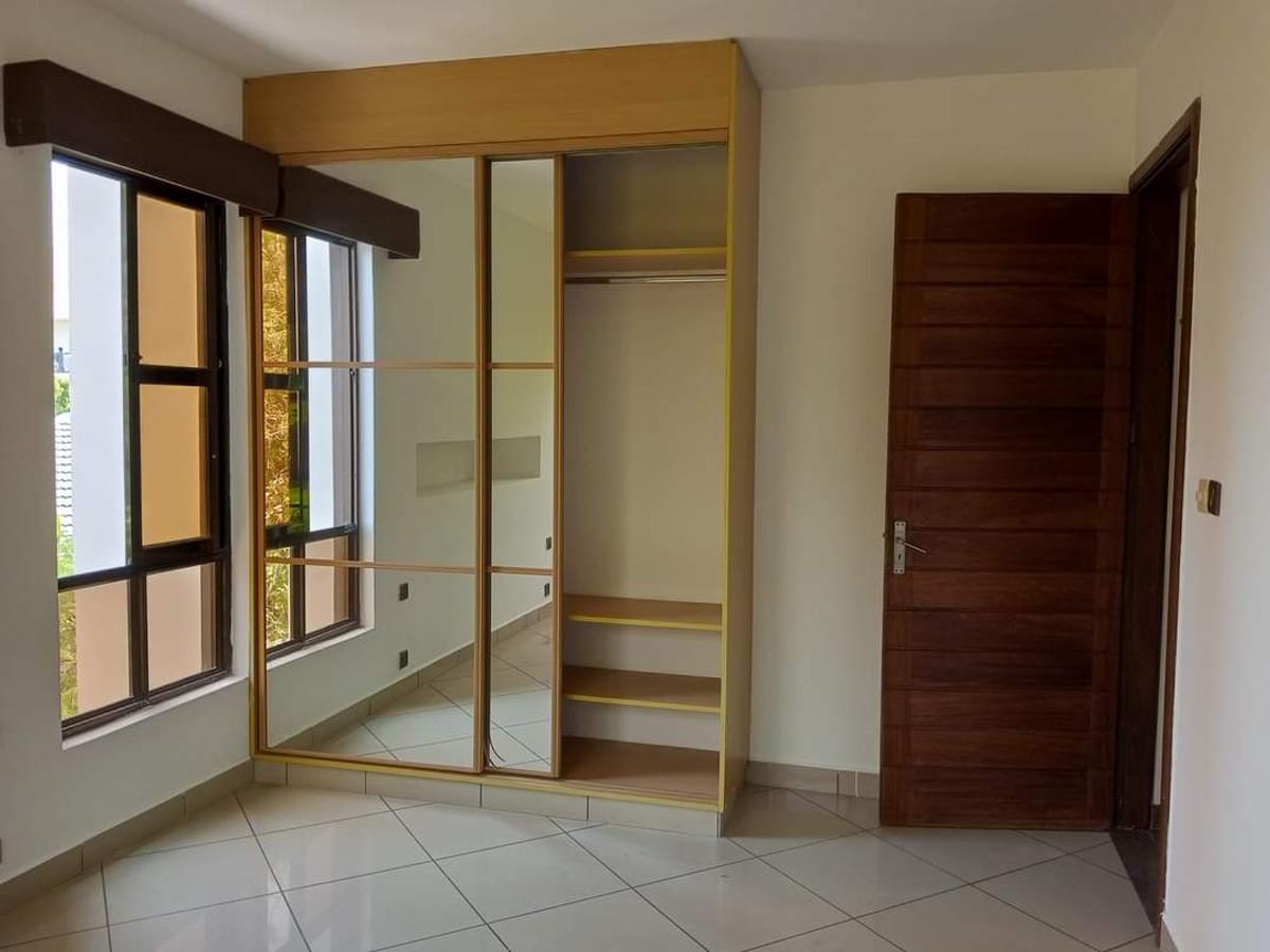 Serviced 3 Bed Apartment with En Suite at Links Road - 4