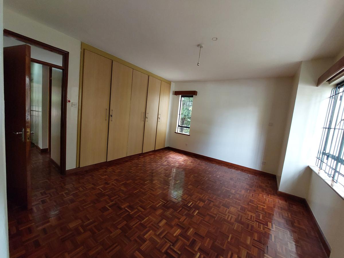 3 Bed Apartment with En Suite at Lavington - 10