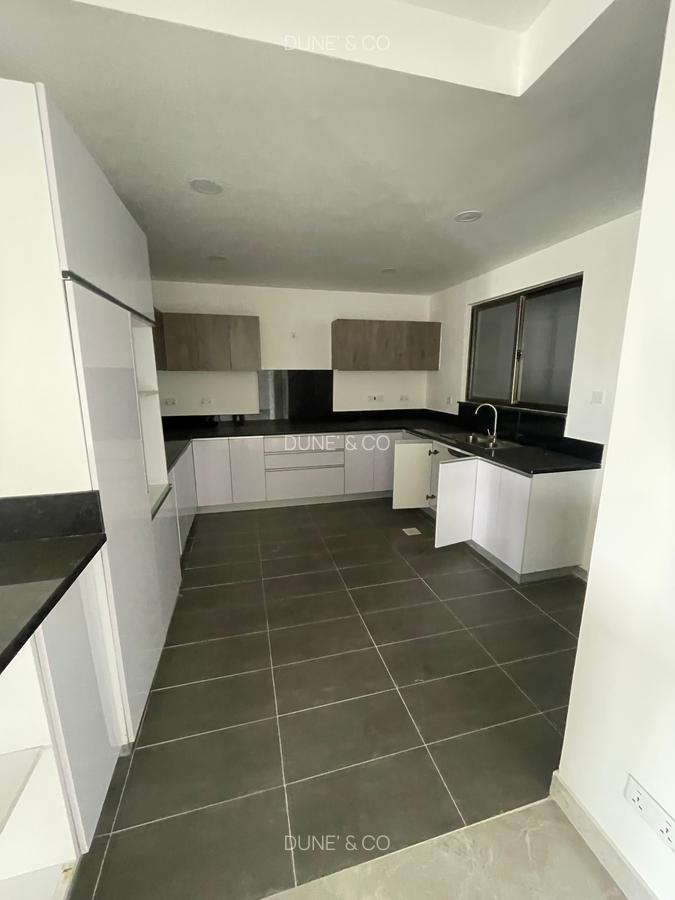 4 Bed Apartment with En Suite in Kileleshwa - 4