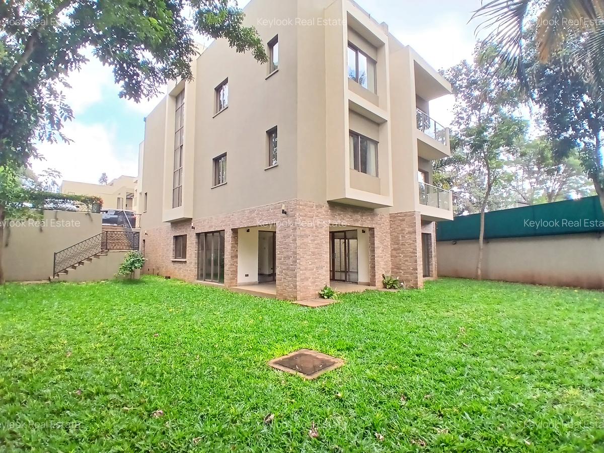 5 Bed Townhouse with En Suite at Lavington - 1