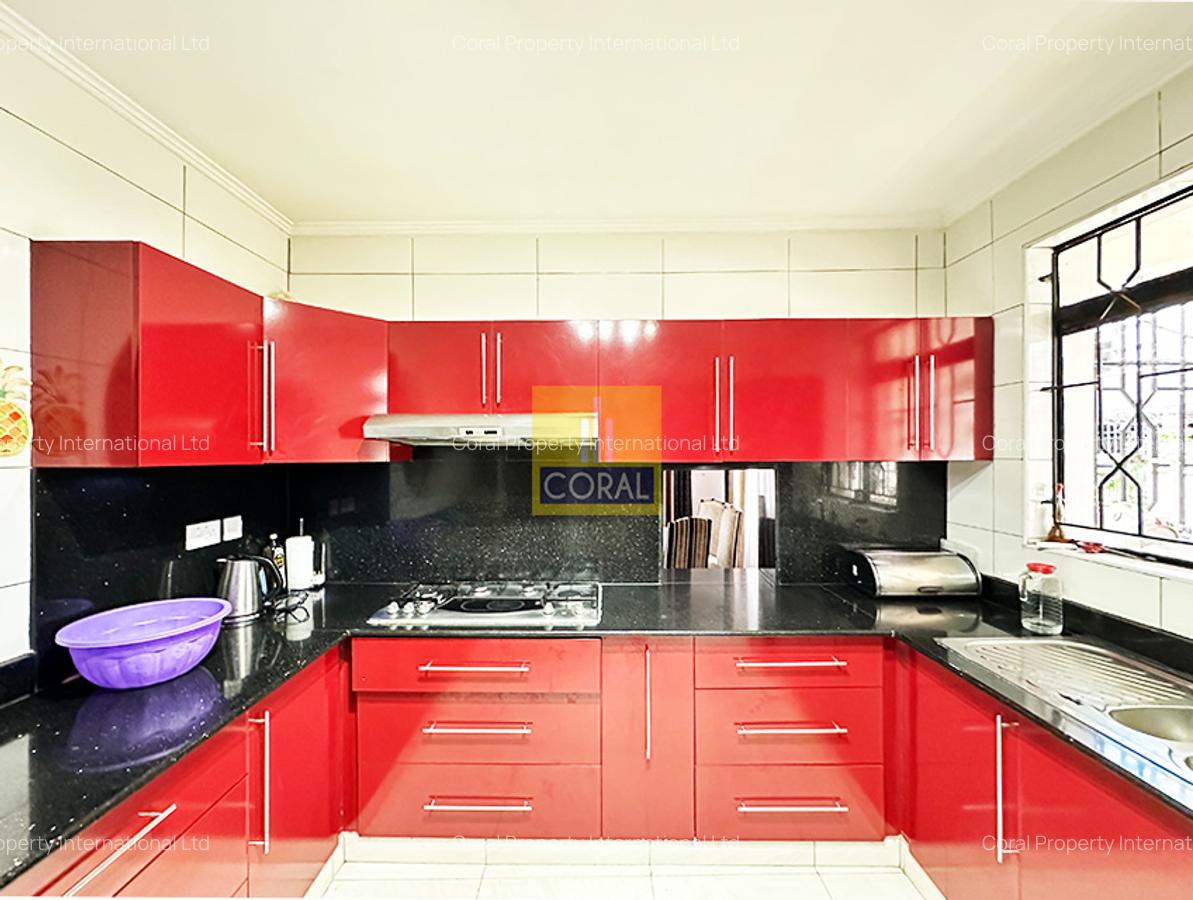 4 Bed Apartment in Riverside - 5