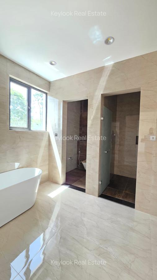 5 Bed Villa with En Suite at Lavington - 6