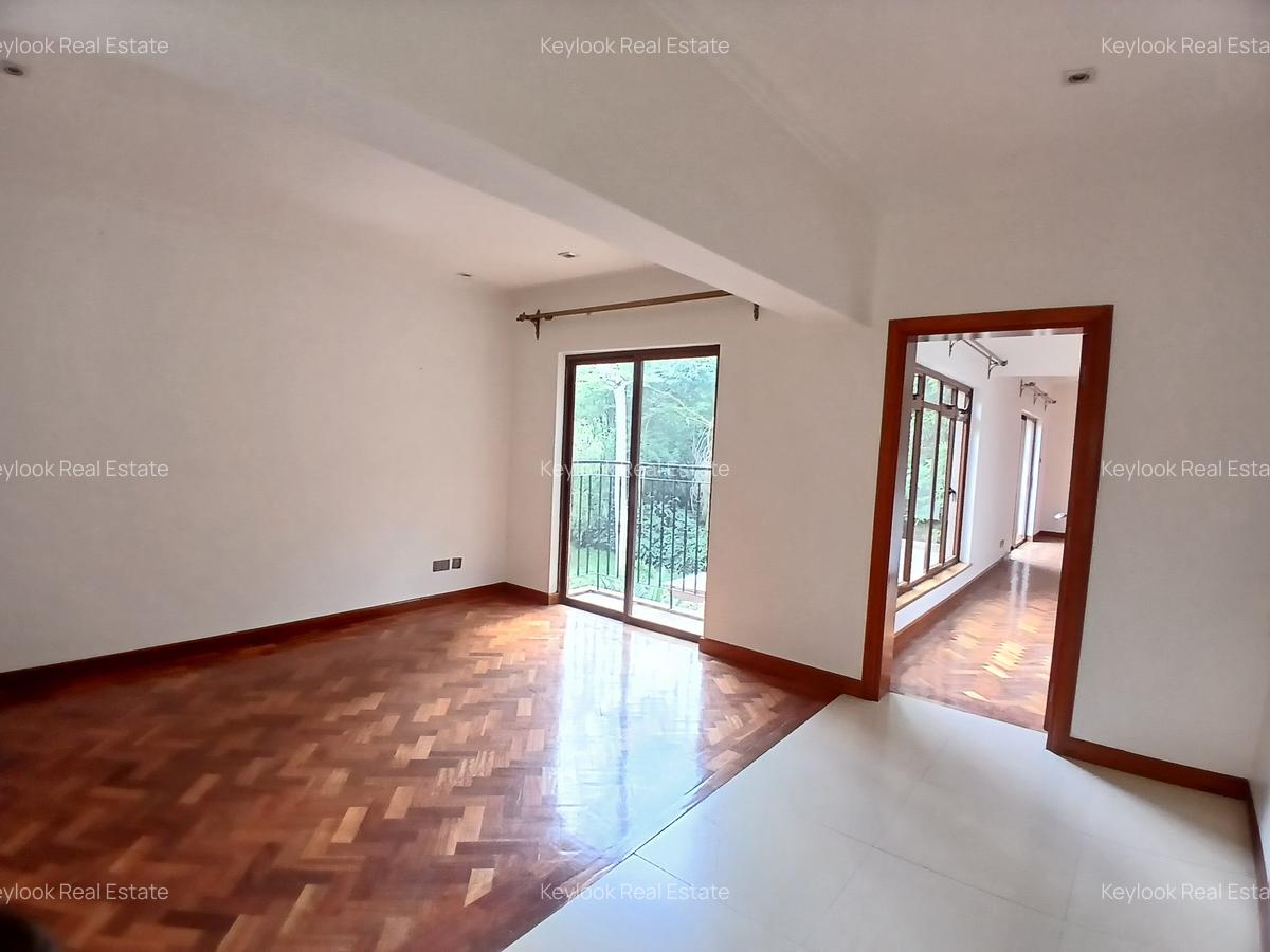 5 Bed Townhouse with En Suite at Lavington - 11
