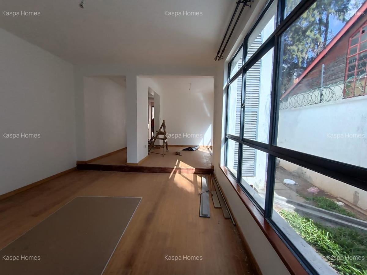 5 Bed House with En Suite in Lavington - 5