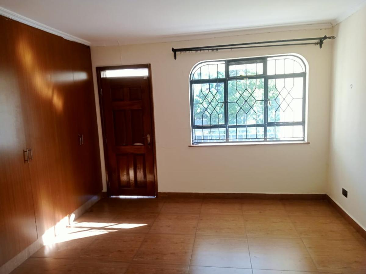 4 Bed House with En Suite at Old Runda - 11