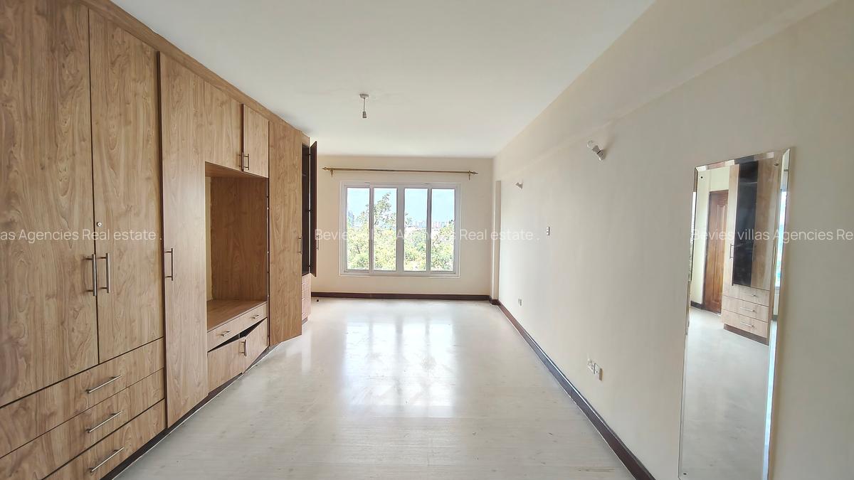 3 Bed Apartment with En Suite at Parklands - 9