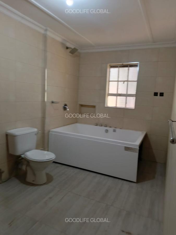 5 Bed House with En Suite at Rosslyn - 19