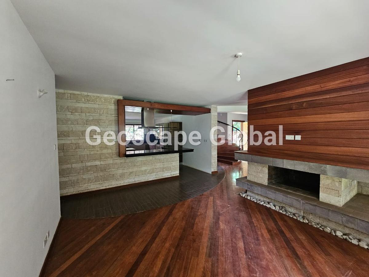 5 Bed House with En Suite in Runda - 4