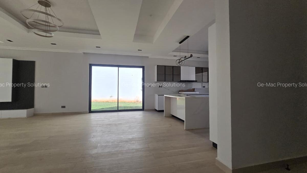 5 Bed House with En Suite in Lavington - 14