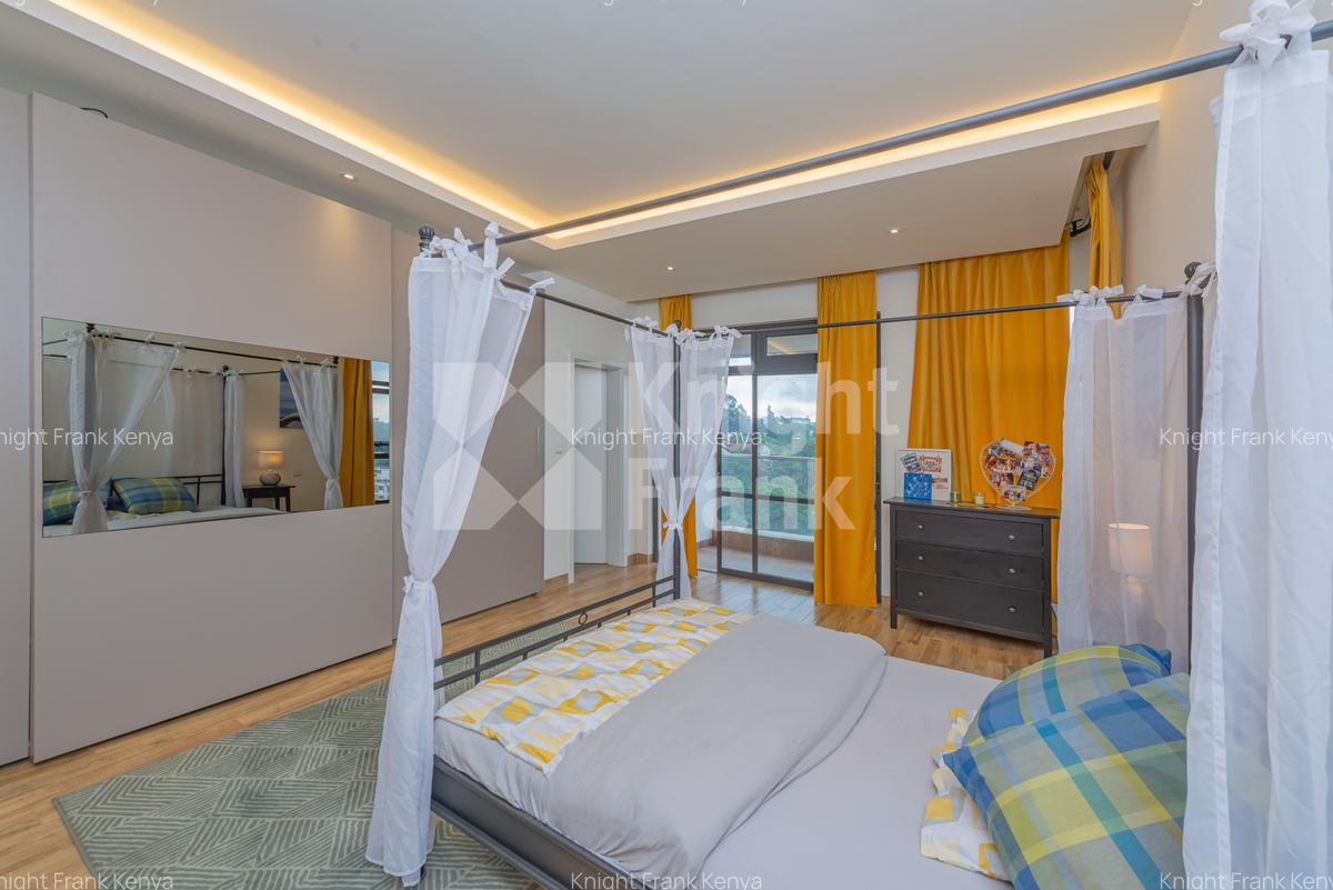 4 Bed Apartment with En Suite at Riverside Gardens - 12