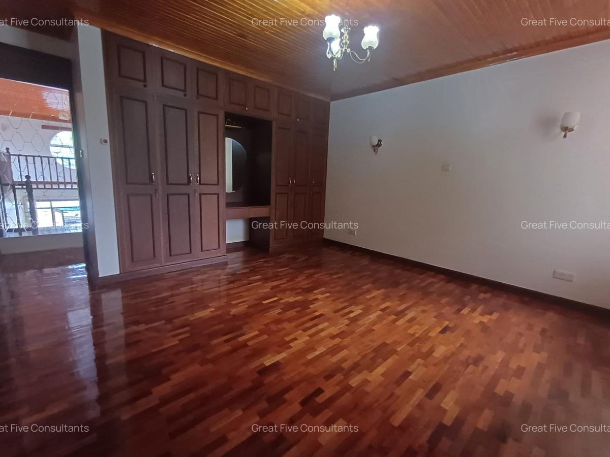 5 Bed Villa with En Suite in Runda - 16