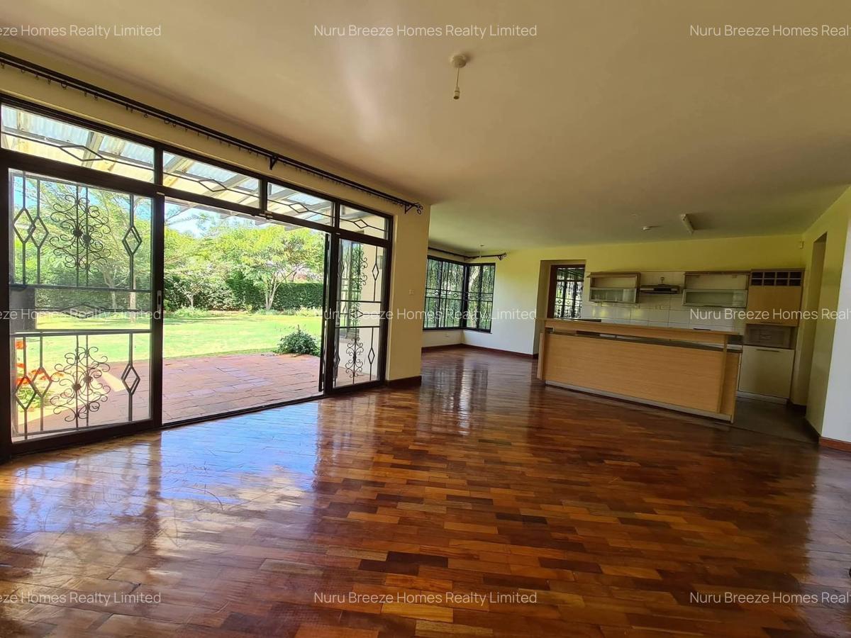 4 Bed Townhouse with En Suite in Ridgeways - 2