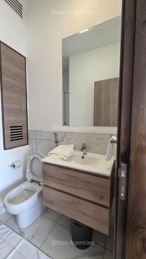 Serviced 2 Bed Apartment with En Suite at Two Rivers - 10
