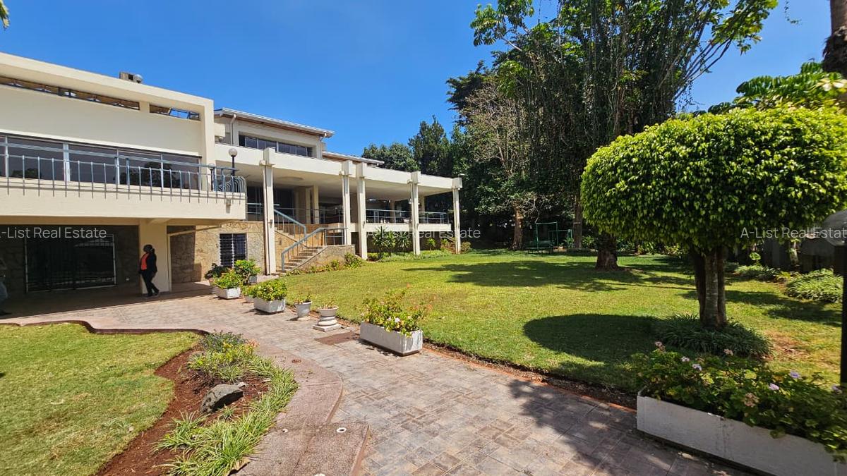 11,000 ft² Commercial Property with Service Charge Included at Kabarsiran - 2