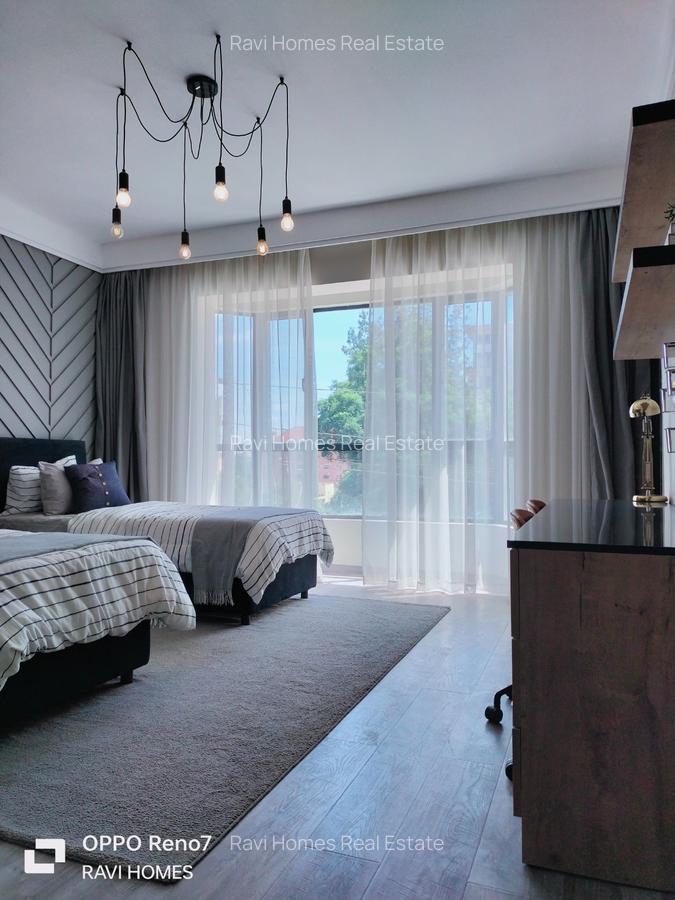 3 Bed Apartment with En Suite in Brookside - 14