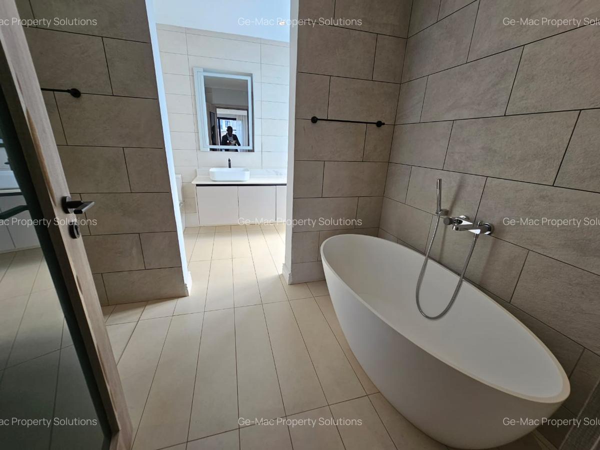 4 Bed House with En Suite in Runda - 4